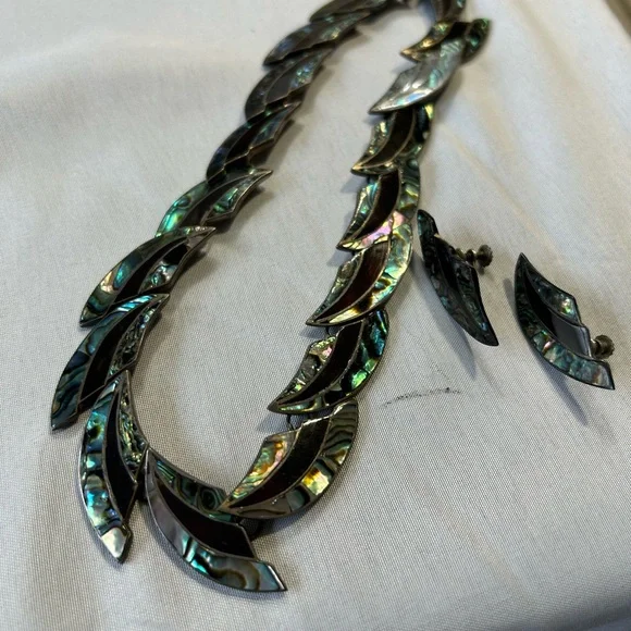 Vintage 60’s Elegant Silver and Abalone Shell Necklace and earrings - Picture 2 of 6